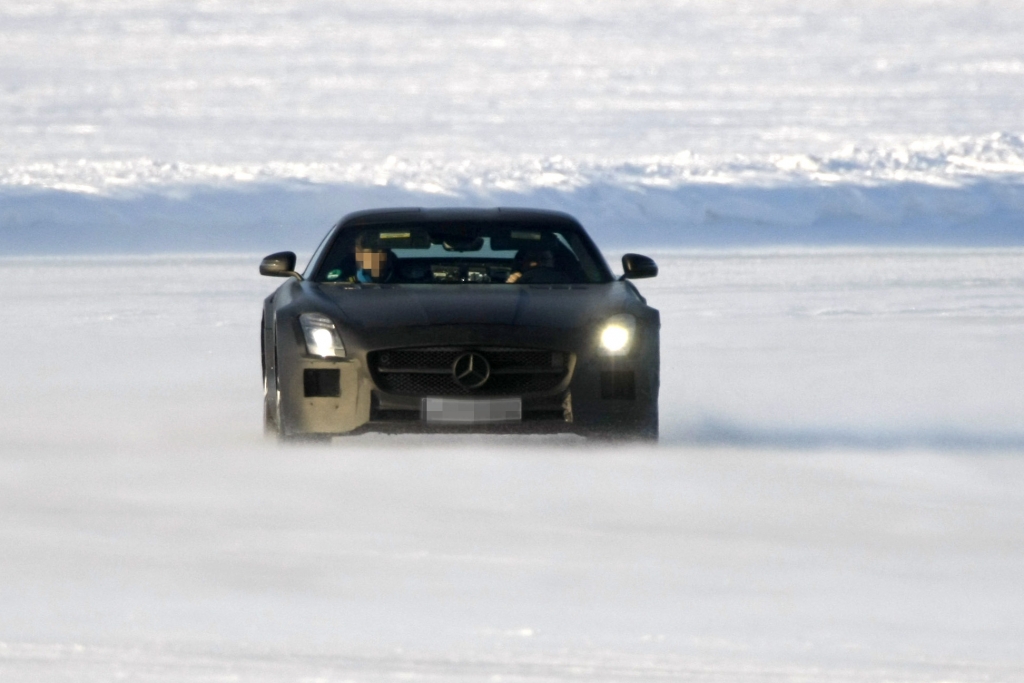 Erwischt: Erlkönig Mercedes-Benz SLS AMG Black Series – Schwarzer Panther in Schnee