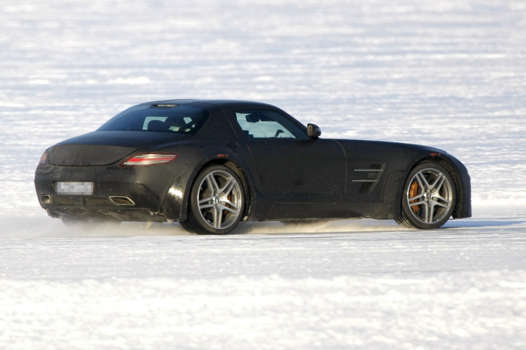 Erwischt: Erlkönig Mercedes-Benz SLS AMG Black Series – Schwarzer Panther in Schnee