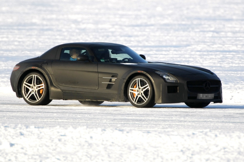 Erwischt: Erlkönig Mercedes-Benz SLS AMG Black Series – Schwarzer Panther in Schnee