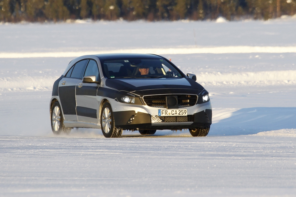 Erwischt: Mercedes-Benz A-Klasse – Jetzt lässt sie die Hüllen fallen
