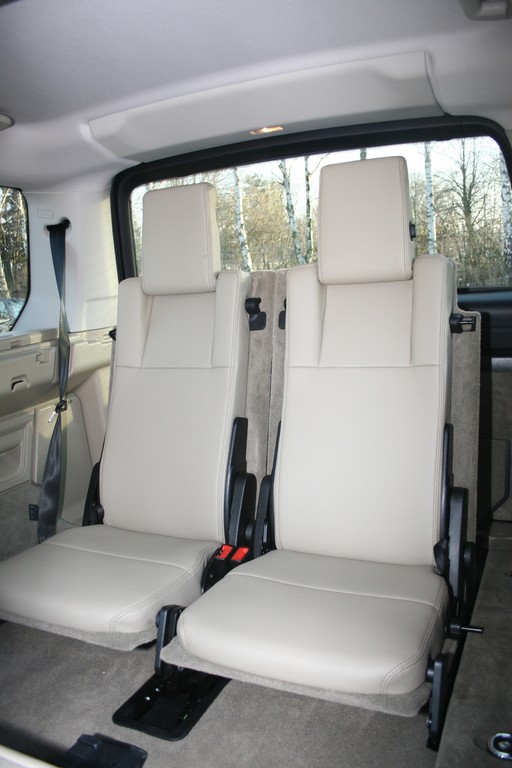 Fahrbericht Land Rover Discovery 3.0 SDV6 SE: Britischer Landadel