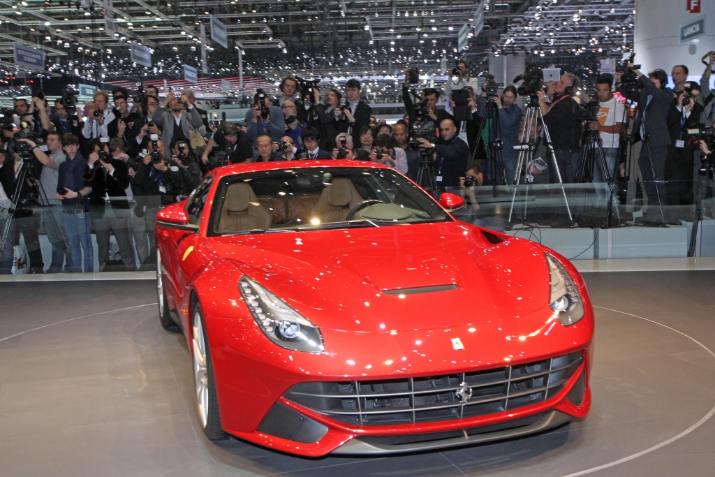 Ferrari F12 Berlinetta - Stärker, schneller, leichter