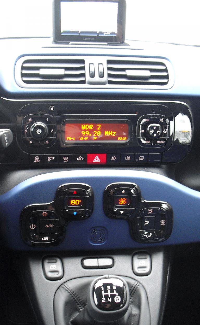 Fiat Panda: Blick auf den mittleren Armaturenträger. 