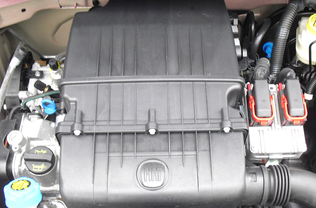 Fiat Panda: Blick unter die Motorhaube. 