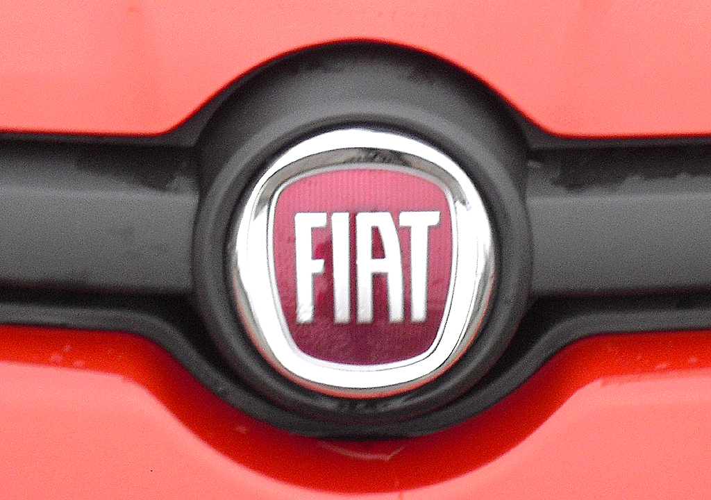 Fiat Panda: Das Markenlogo sitzt vorn unterhalb der Motorhaube. 