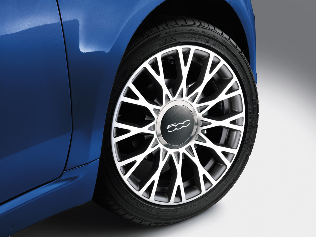 Fiat versteigert 500 America im Internet