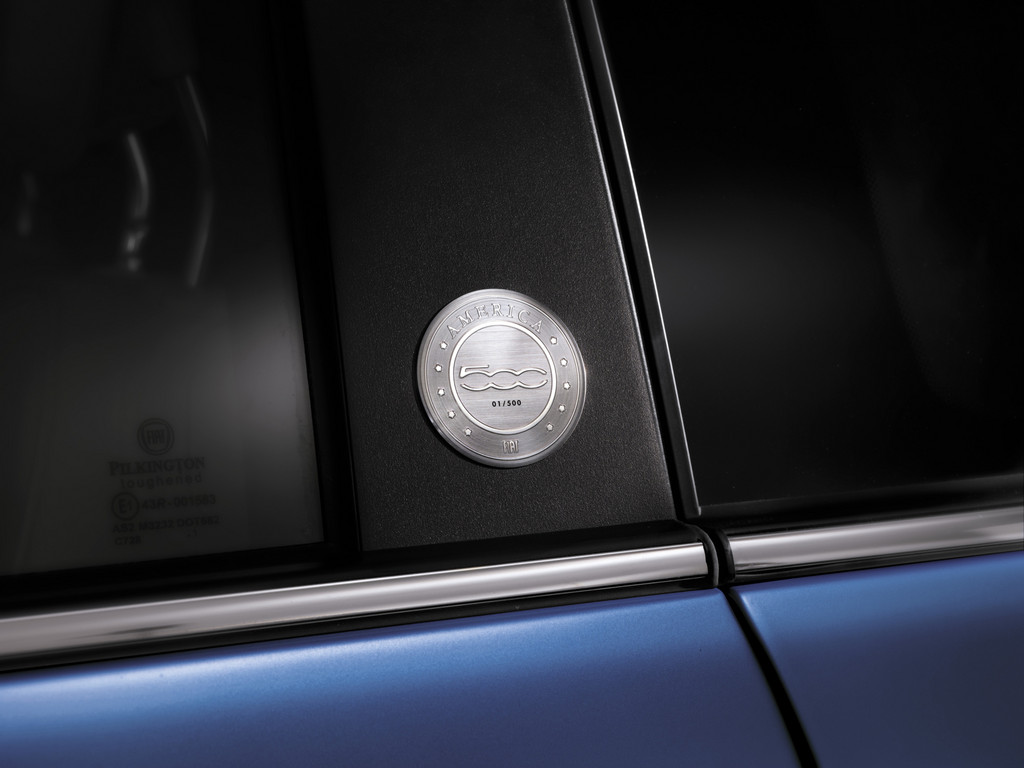 Fiat versteigert 500 America im Internet