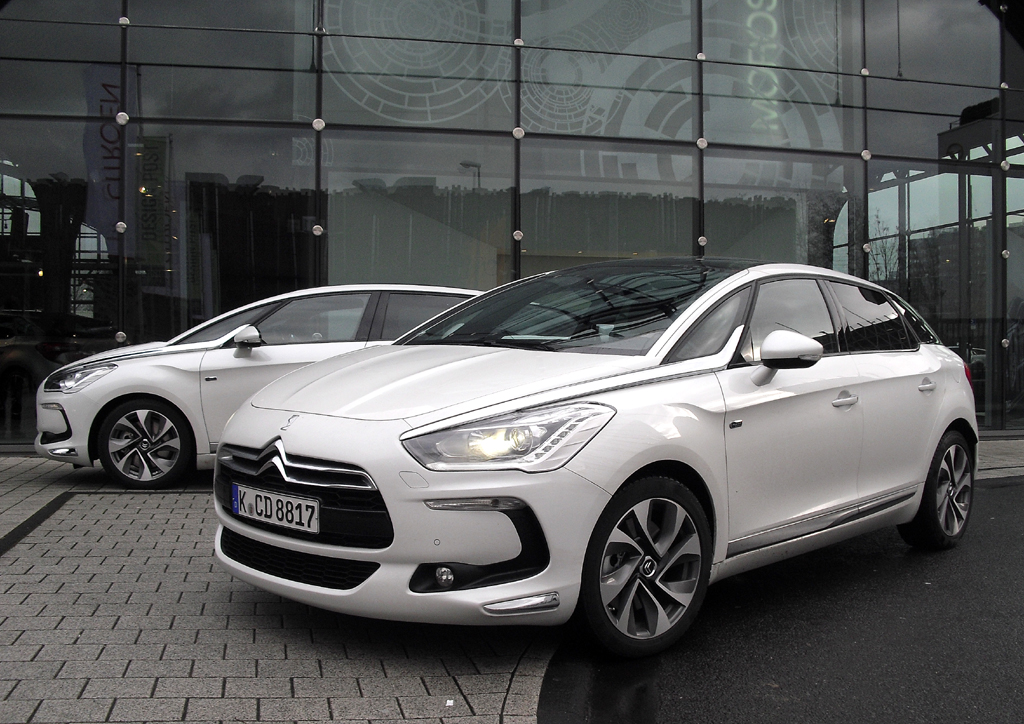 Französische Hoffnungsträger: Peugeot 3008 Hybrid4 ... und Citroëns neuer DS5, hier ebenfalls als Dieselhybrid mit Allrad.
