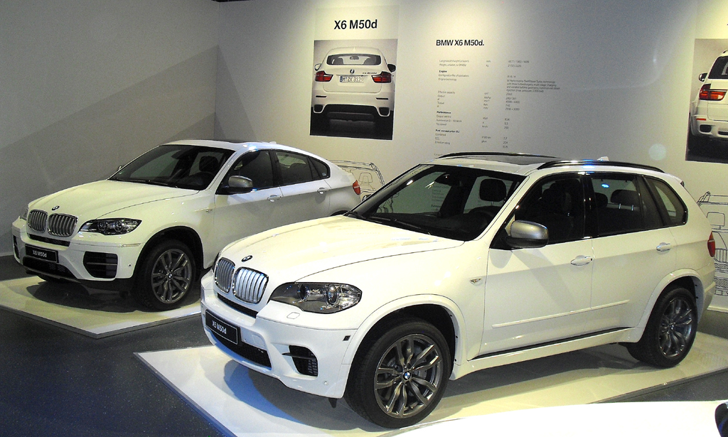 Gehören ebenfalls dazu: X5 M50d vorn, X6 M50d hinten. 