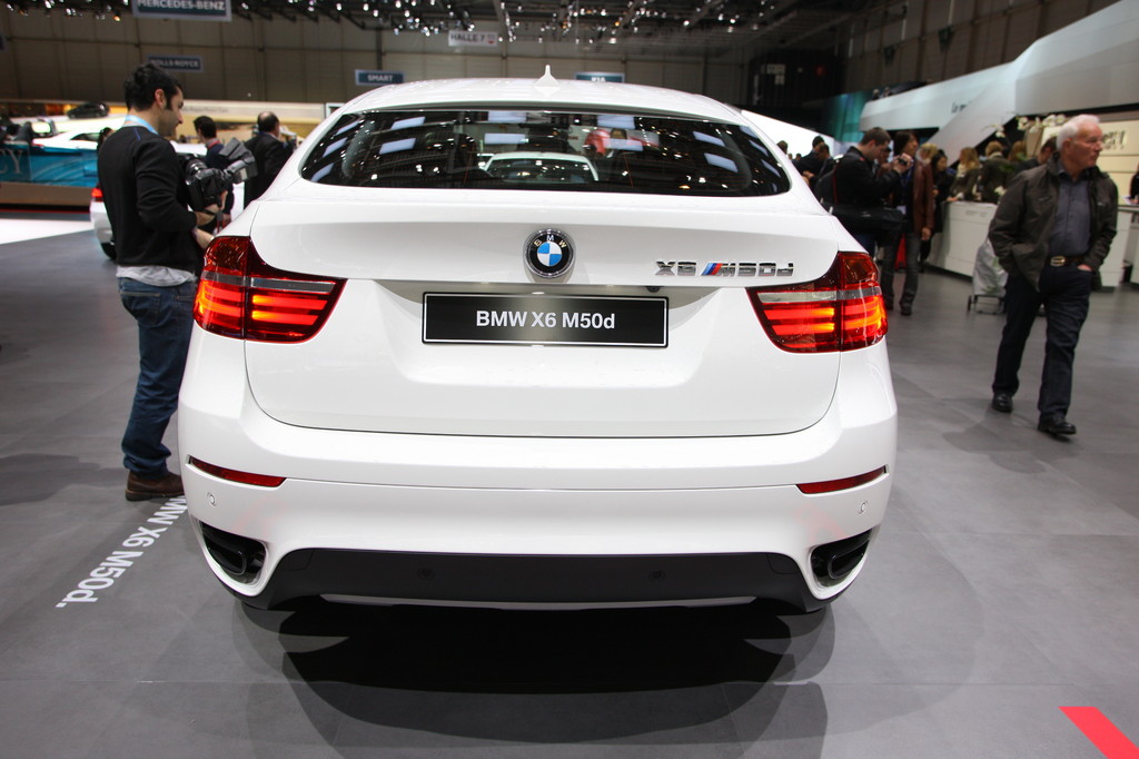 Genf 2012: BMW zeigt M6 Coupé und M-Performance-Modelle