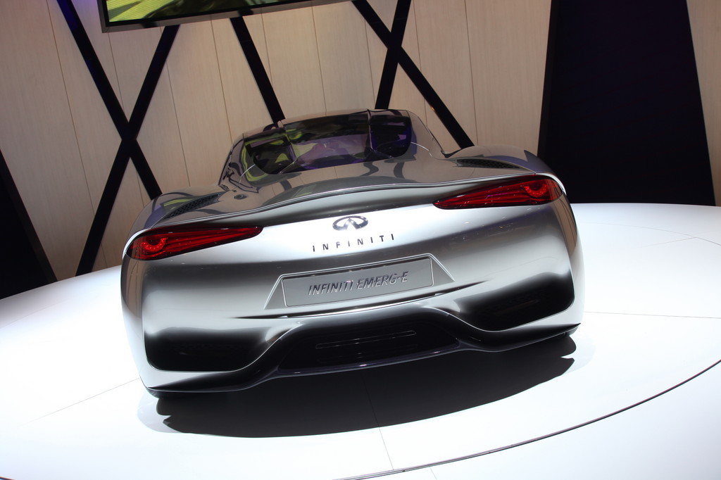 Genf 2012: Infiniti zeigt Sportwagen-Studie Emerg-E