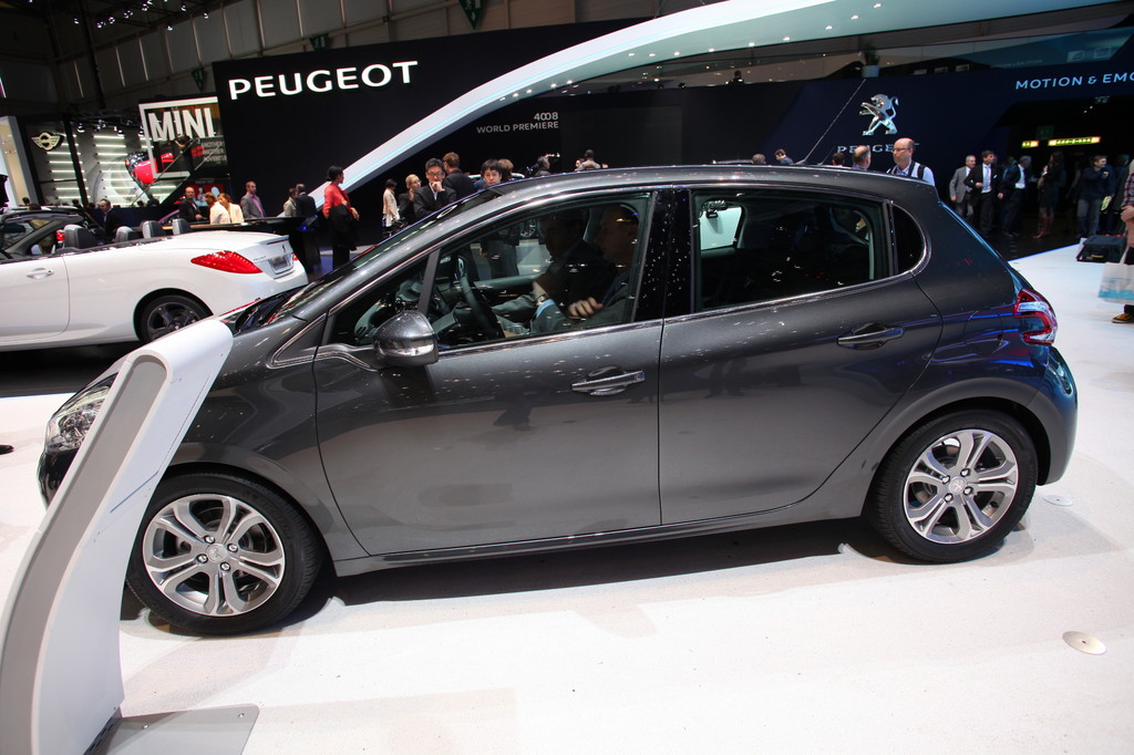 Genf 2012: Peugeot präsentiert den 208