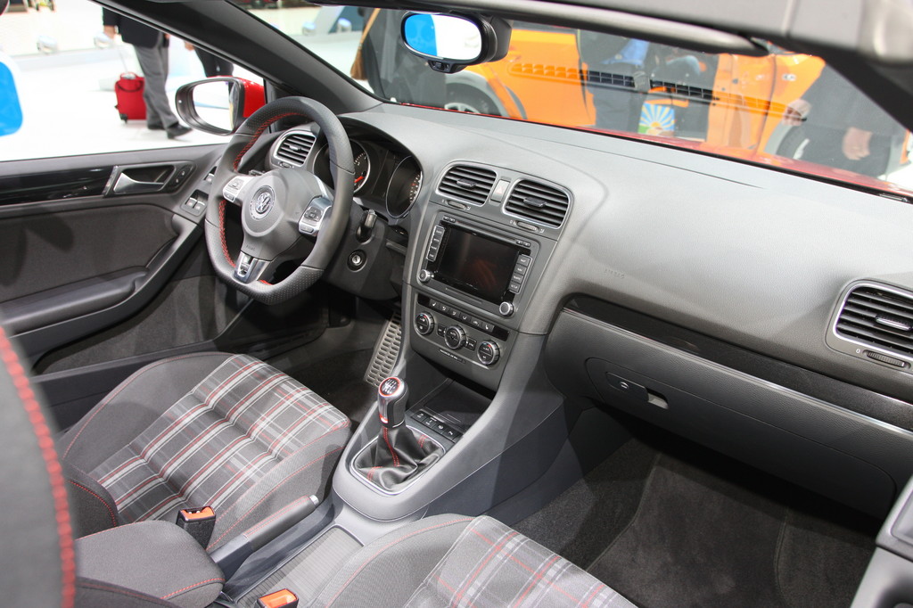 Genf 2012: Volkswagen präsentiert Golf GTI Cabriolet