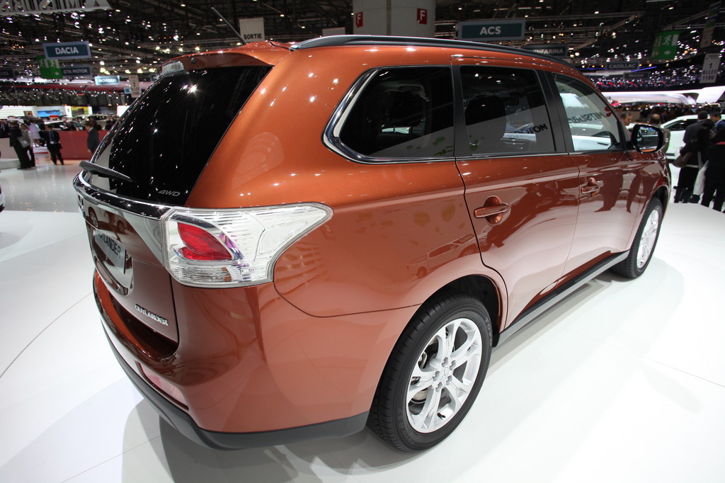 Genf 2012: Weltpremiere für den Mitsubishi Outlander