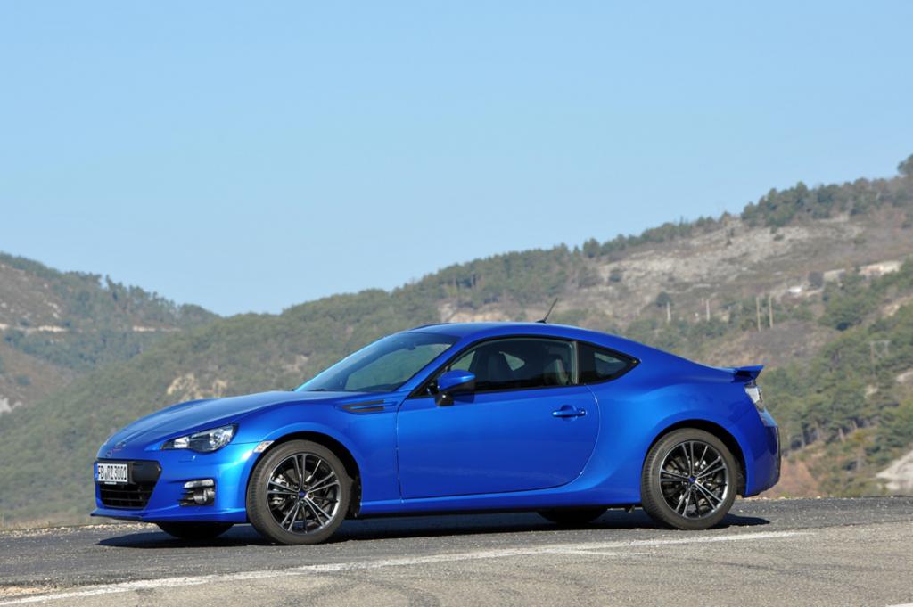 Herzstück des BRZ ist der kompakte Boxermotor, der für die Marke die komplett neue FA-Motorenserie einläutet. 