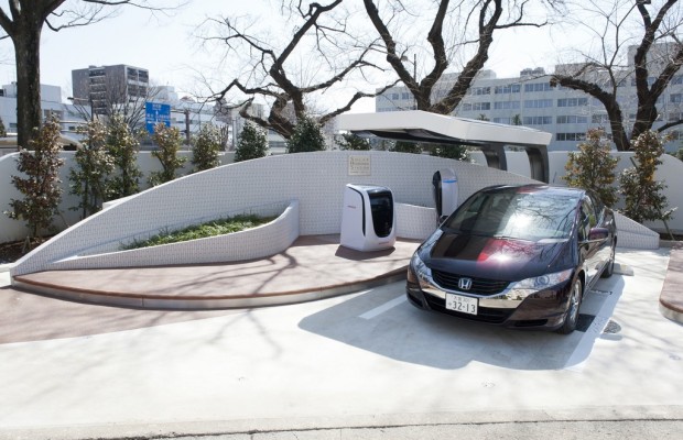Honda eröffnet Solar-Wasserstoff-Tankstelle