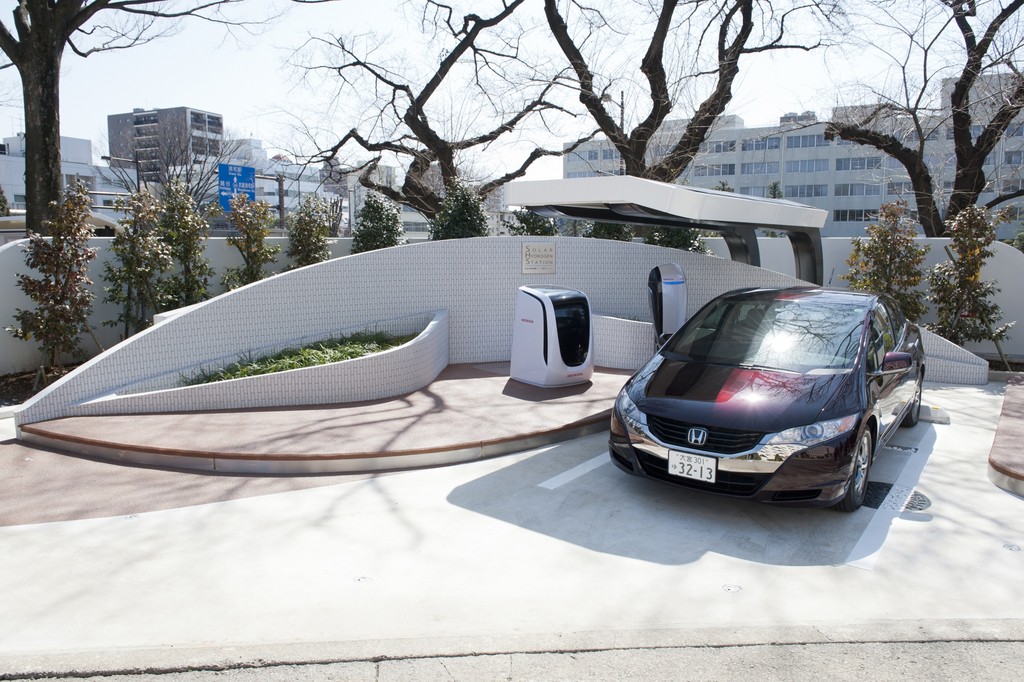 Honda eröffnet Solar-Wasserstoff-Tankstelle