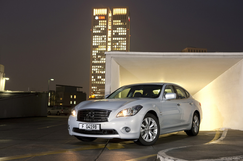 Infiniti steigert Effizienz des M35h