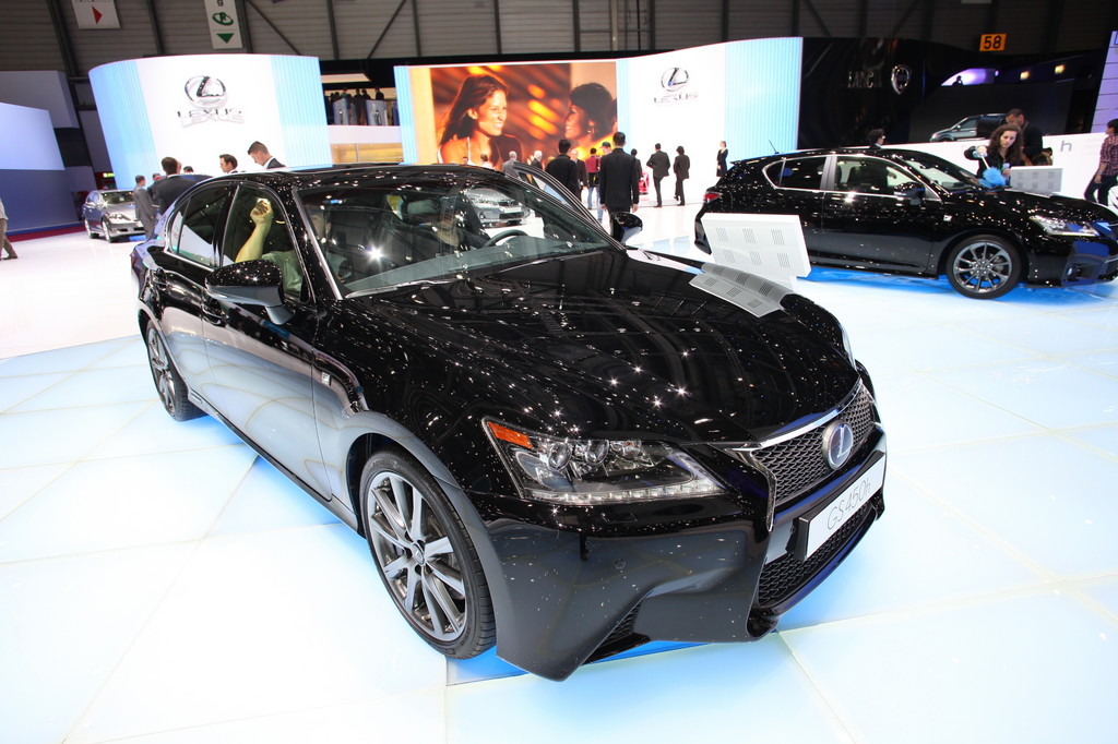 Lexus GS mit größtem Display