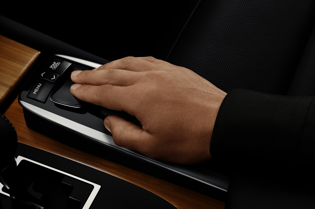 Lexus GS mit größtem Display