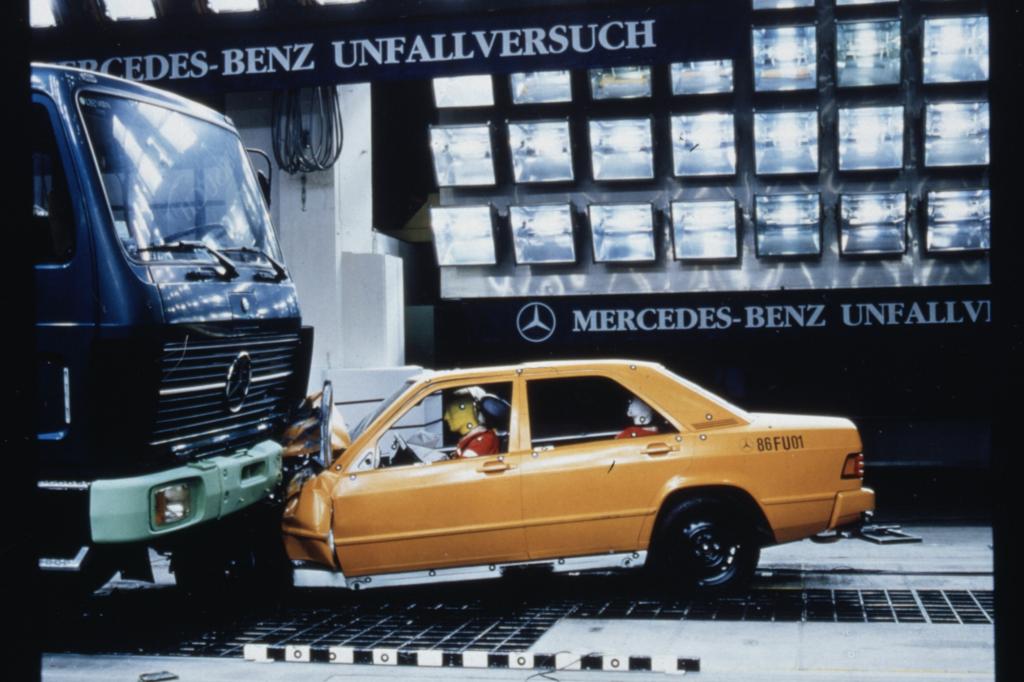 Mercedes 190 beim Crashtest