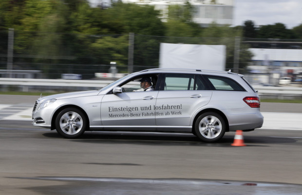 Mercedes-Benz bietet Fahrtrainings für Rollstuhlfahrer