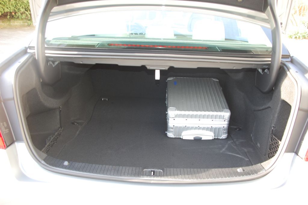 Mercedes E 300 Bluetec Hybrid: Das vielleicht sparsamste Oberklasse Modell der Welt