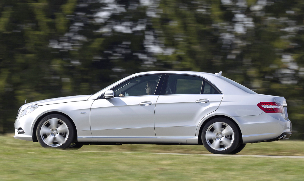 Mercedes E300 Bluetec Hybrid: So sieht die Limousine von der Seite aus. 