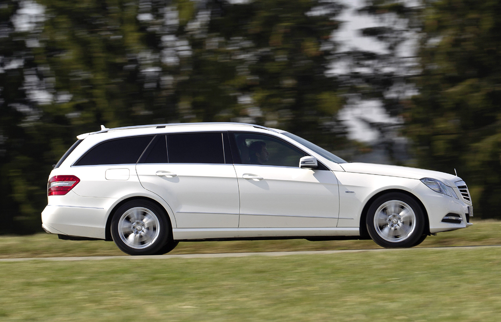 Mercedes E300 Bluetec Hybrid: Und so sieht der Kombi von der Seite aus.