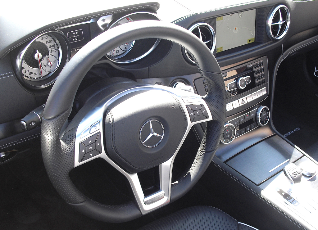 Mercedes SL: Blick ins sportlich-noble Cockpit. 