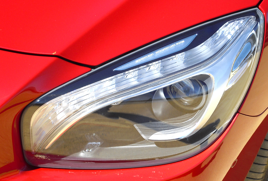 Mercedes SL: Moderne Leuchteinheit mit LED-Tagfahrlicht. 