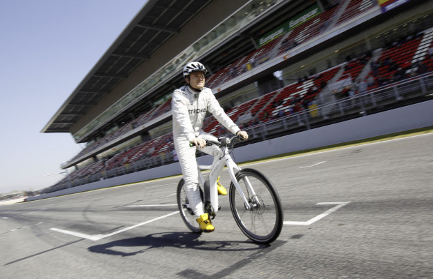 Michael Schumacher und Nico Rosberg:fahren Smart Ebike