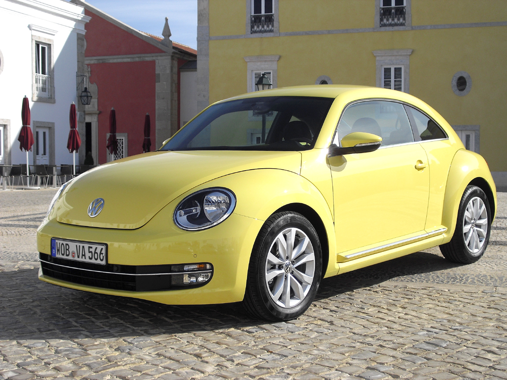 Mit neuen Motoren: VW Beetle, hier als aufgeladener Benziner. Foto: Koch 