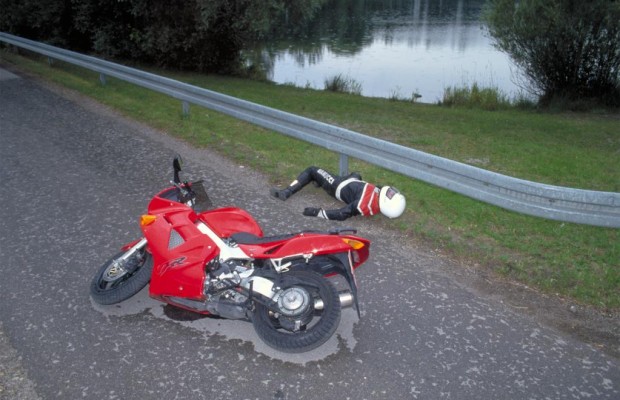 Motorrad und Auto: Aufruf zur Rücksichtnahme