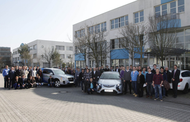 Opel empfängt Teilnehmer der Drive-E-Akademie