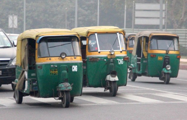 Panorama: Tuk-Tuk-Taxi in Indien - Die Bollywood-Schaukel