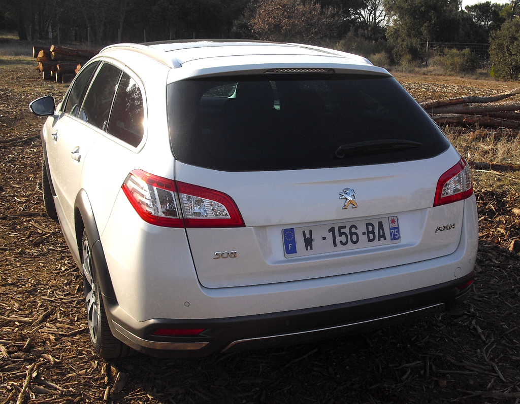 Peugeot 508 RXH: Blick auf die Heckpartie. 