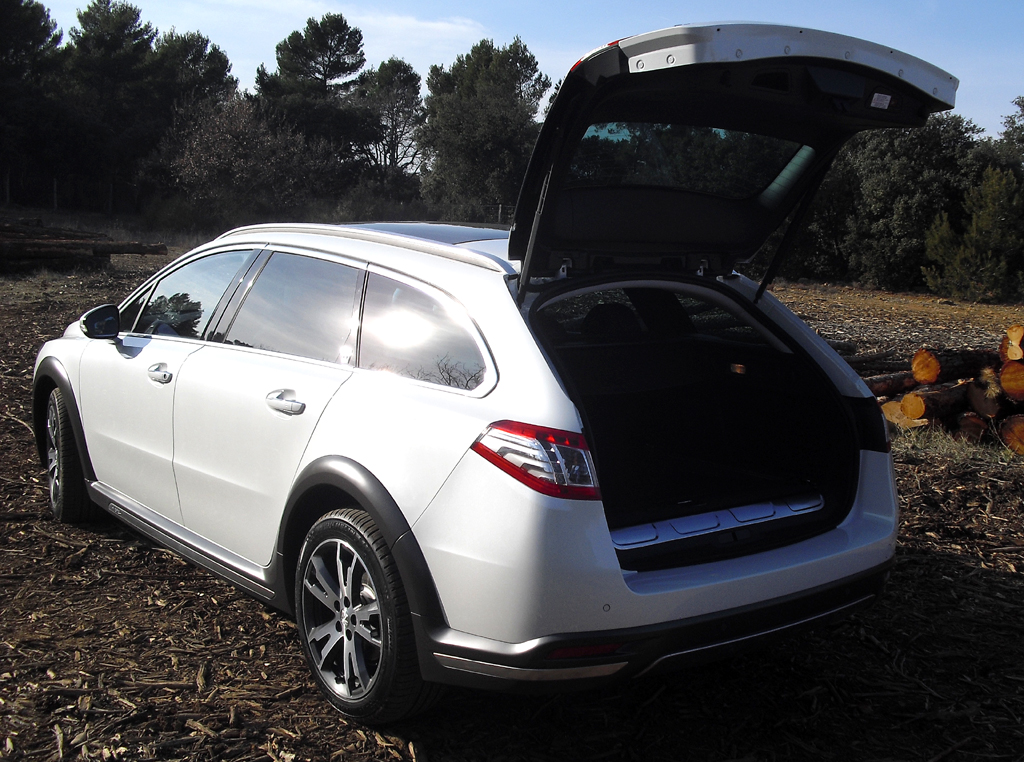 Peugeot 508 RXH: Ind Gepäckabteil passen 400 bis 1360 Liter hinein. 