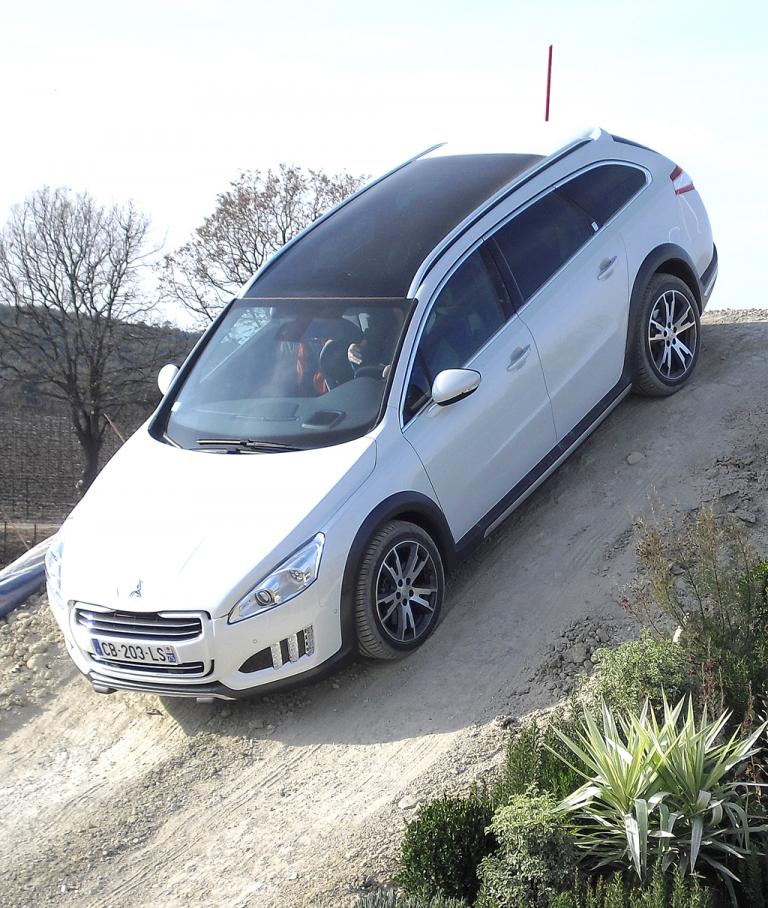 Peugeot 508 RXH: Selbst Ausfahrten ins Gelände sind möglich. 