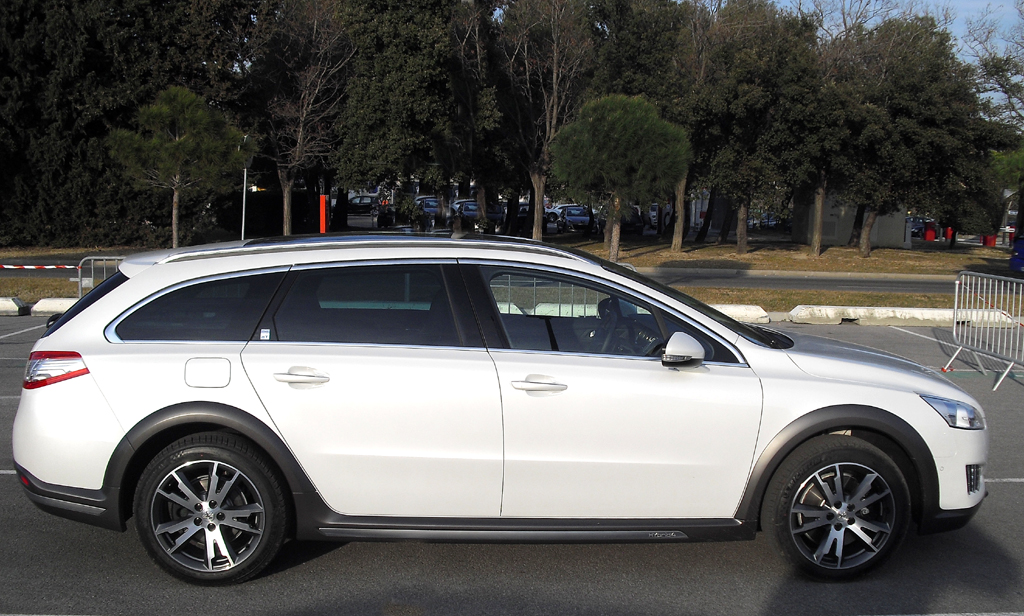 Peugeot 508 RXH: Und so sieht der hochbeinige Lifestyle-Kombi von der Seite aus.