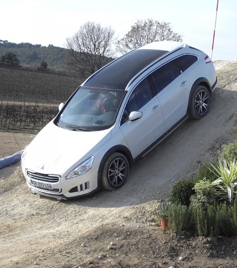 Peugeots neuer Lifestyle-Kombi 508 RXH ist sogar geländetauglich.