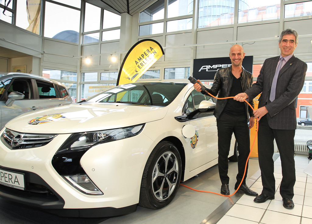 Peyman Amin fährt Opel Ampera