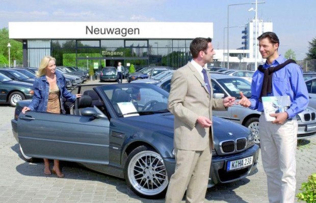 Pkw-Zulassungen auf Vorjahresniveau