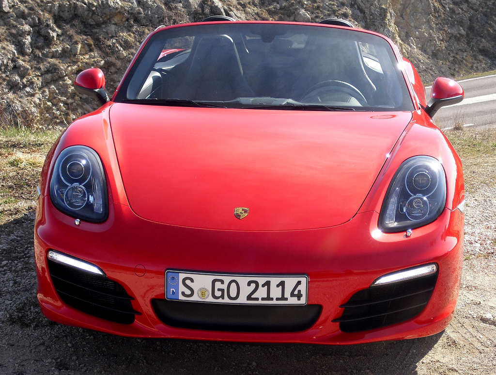 Porsche Boxster: Blick auf die Frontpartie des Mittelmotor-Roadsters. 