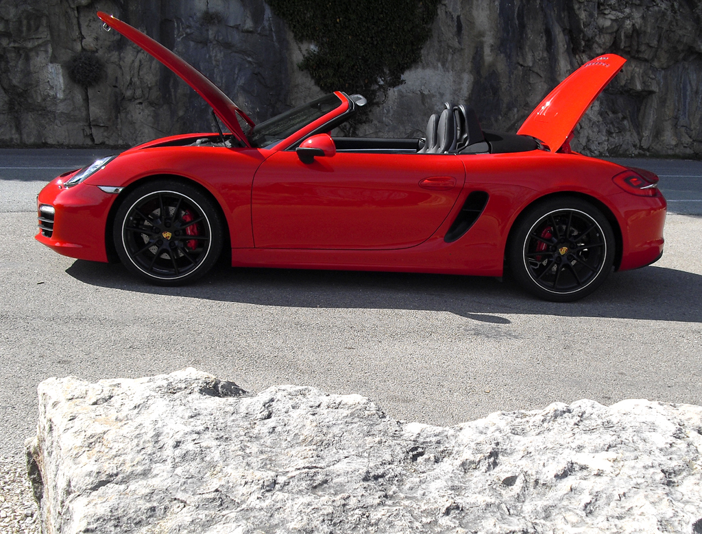 Porsche Boxster: Ins Gepäckabteil vorn passen 150, hinten 130 Liter hinein. 