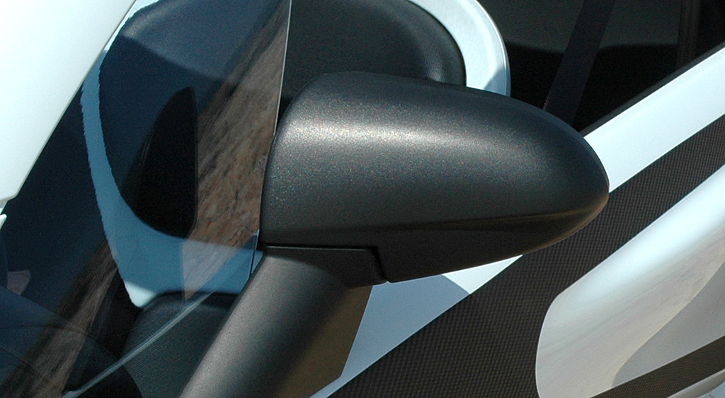 Renault Twizy: Blick auf den Außenspiegel auf der Fahrerseite. 