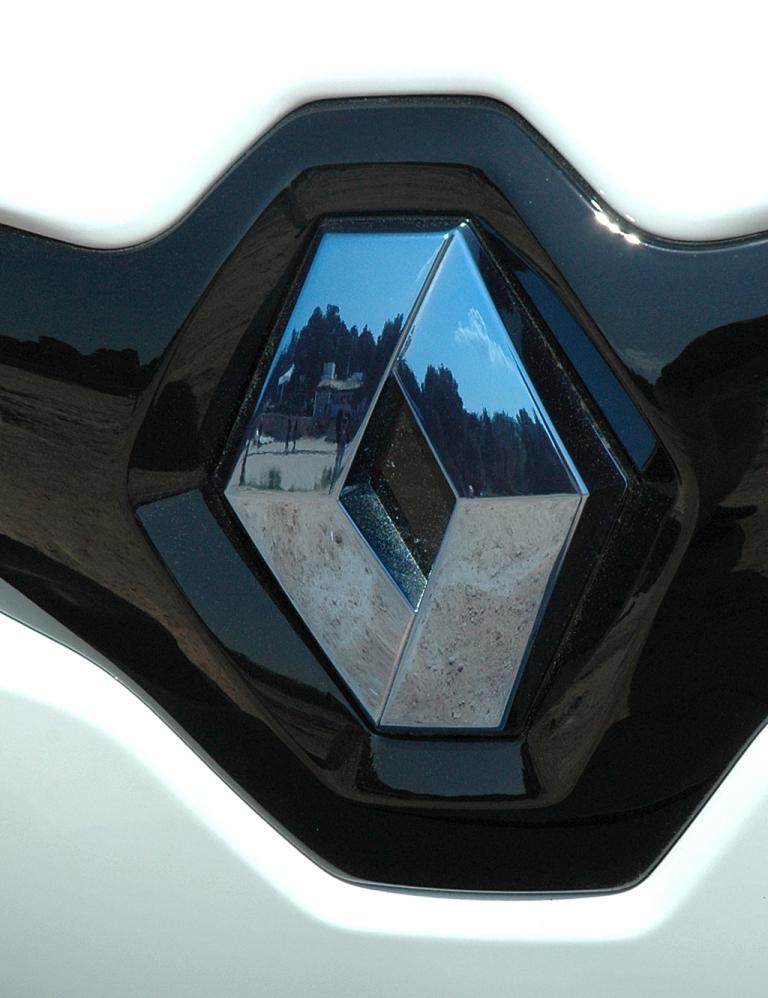 Renault Twizy: Der Markenrhombus prangt mittig in der Front. 