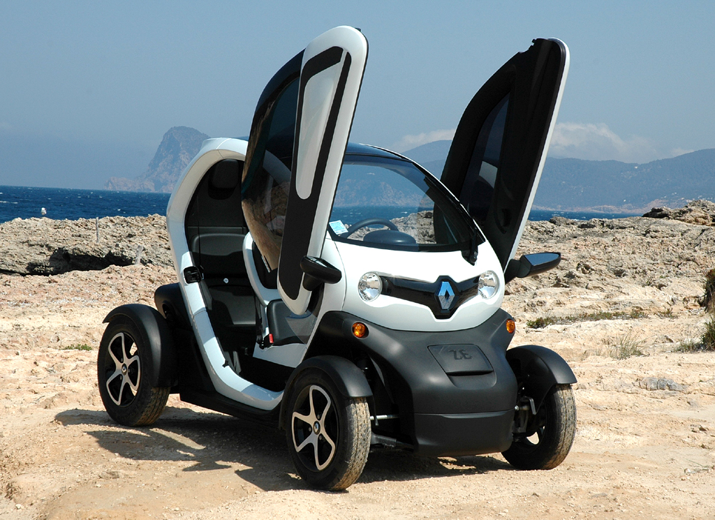 Renaults neuer Twizy ist nach Kangoo und Fluence sowie vor dem Zoe schon der dritte Serienstromer der Franzosen. 