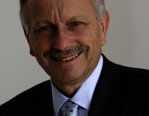 Schmidt bleibt Daimler-Marketingchef