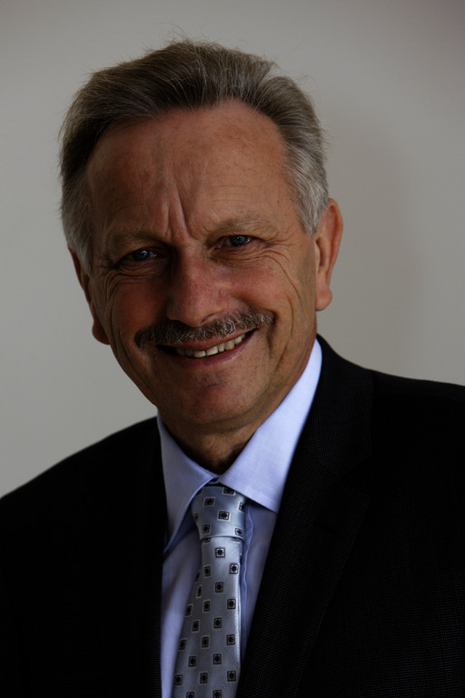 Schmidt bleibt Daimler-Marketingchef